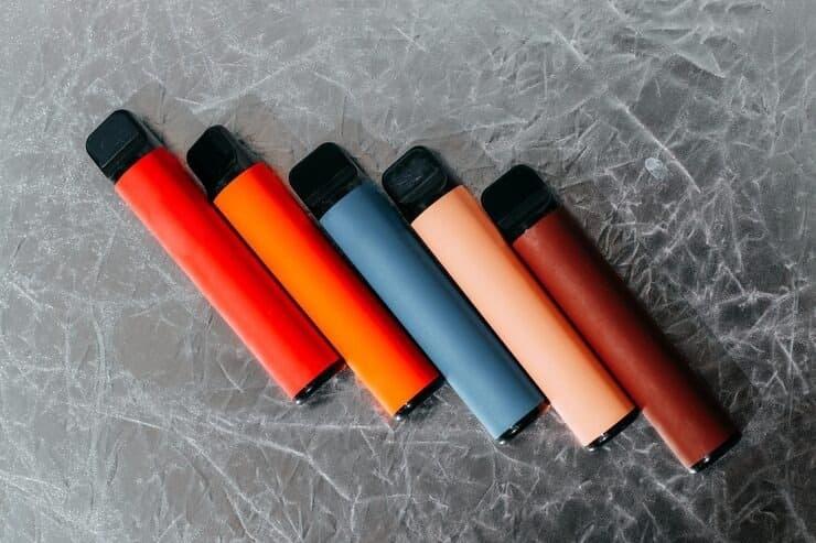 Hot girls vaping nowoczesny trend wśród młodych kobiet